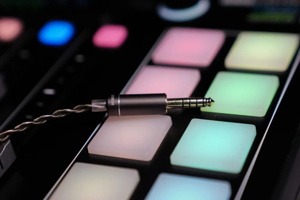 Hidizs MP143 Review: Warm and Smooth