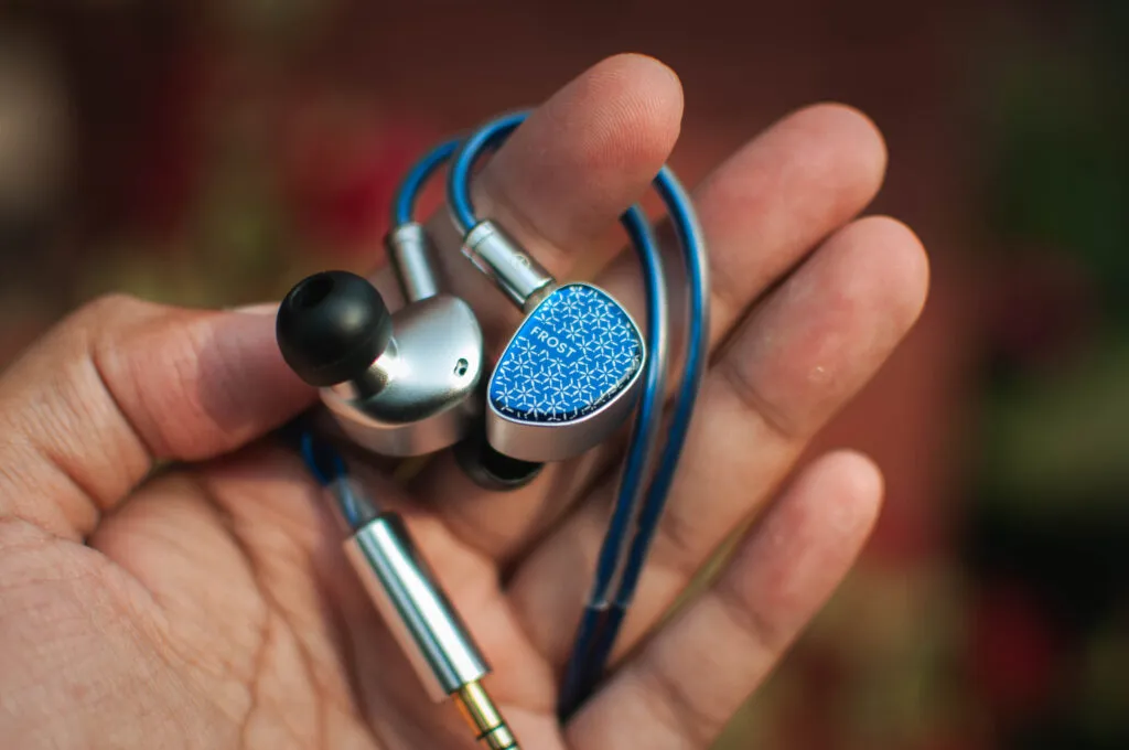 BQEYZ Frost Review || A Smooth Winter Symphony BQEYZ Frost