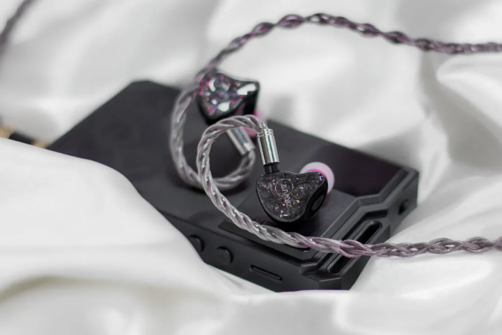 Ziigaat x Fresh Reviews Arete Review / A Perfect Balance Between Music & Gaming Ziigaat x Fresh Reviews Arete Review / A Perfect Balance Between Music & Gaming