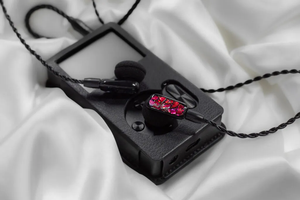 AFUL PolarNight Review / A Musical MiNi Headphone AFUL PolarNight Review / A Musical MiNi Headphone