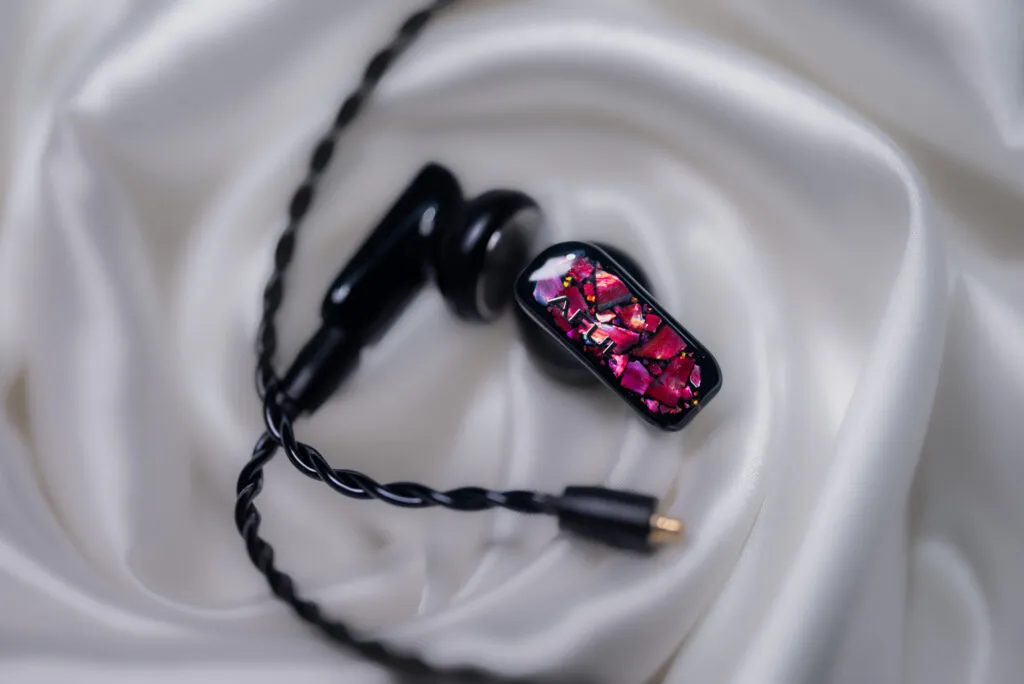 AFUL PolarNight Review / A Musical MiNi Headphone AFUL PolarNight Review / A Musical MiNi Headphone