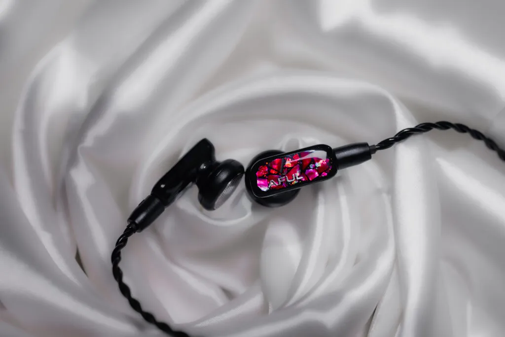 AFUL PolarNight Review / A Musical MiNi Headphone AFUL PolarNight Review / A Musical MiNi Headphone