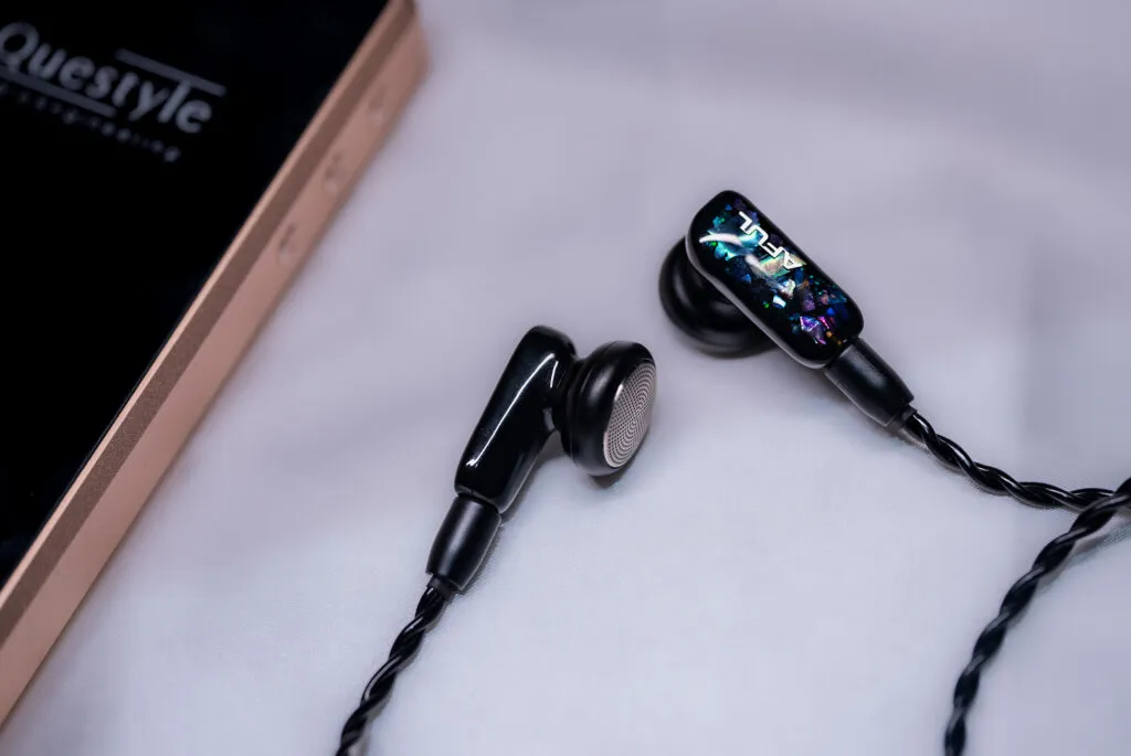 AFUL PolarNight Review / A Musical MiNi Headphone AFUL PolarNight Review / A Musical MiNi Headphone