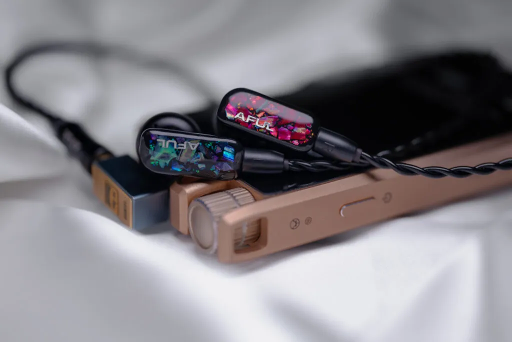 AFUL PolarNight Review / A Musical MiNi Headphone AFUL PolarNight Review / A Musical MiNi Headphone