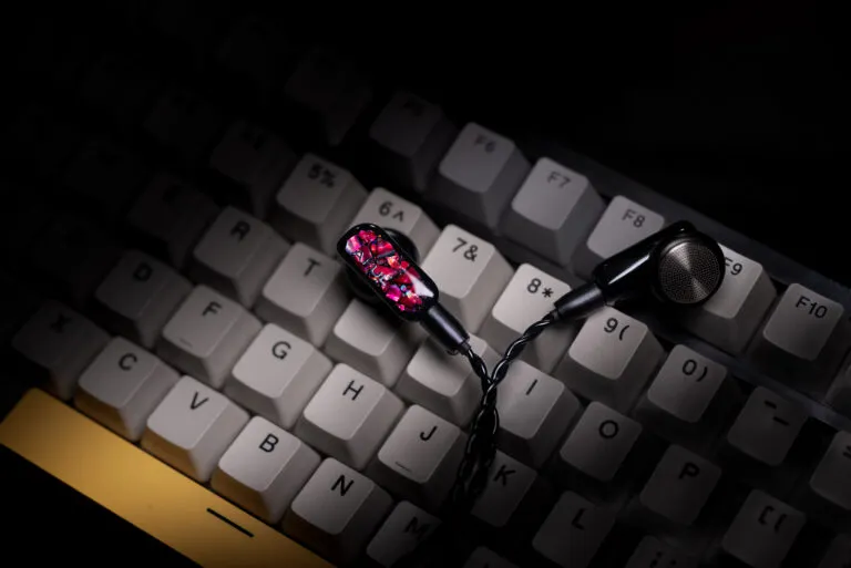 AFUL PolarNight Review / A Musical MiNi Headphone AFUL PolarNight Review / A Musical MiNi Headphone