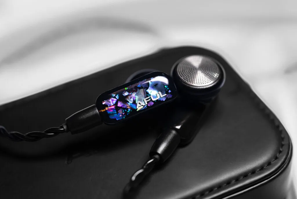 AFUL PolarNight Review / A Musical MiNi Headphone AFUL PolarNight Review / A Musical MiNi Headphone