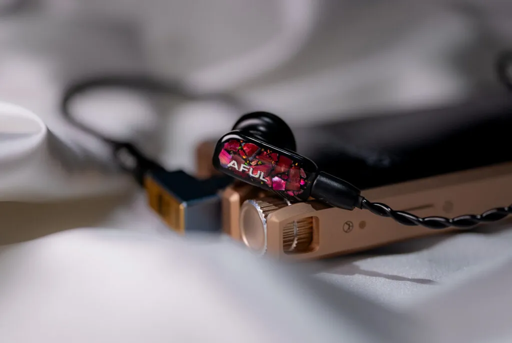 AFUL PolarNight Review / A Musical MiNi Headphone AFUL PolarNight Review / A Musical MiNi Headphone