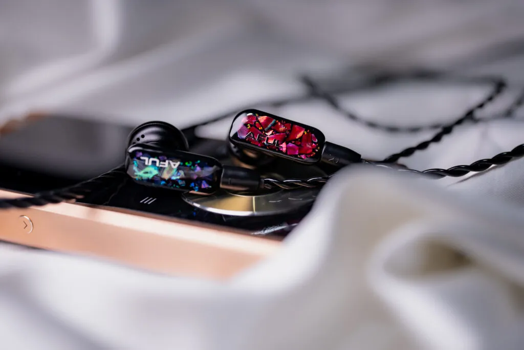 AFUL PolarNight Review / A Musical MiNi Headphone AFUL PolarNight Review / A Musical MiNi Headphone