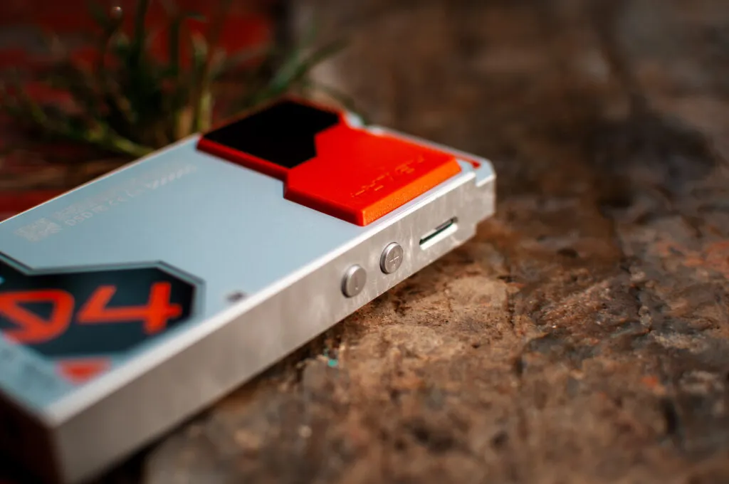 HiBy R4 Review – Cyberpunk Beats in Your Pocket HiBy R4 Review