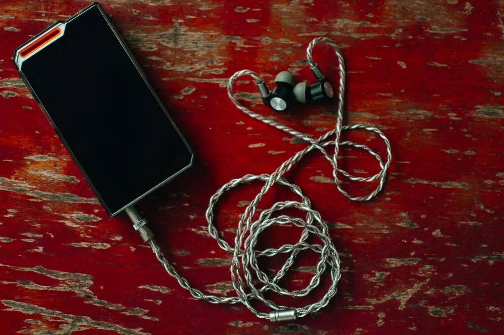 HiBy R4 Review – Cyberpunk Beats in Your Pocket HiBy R4