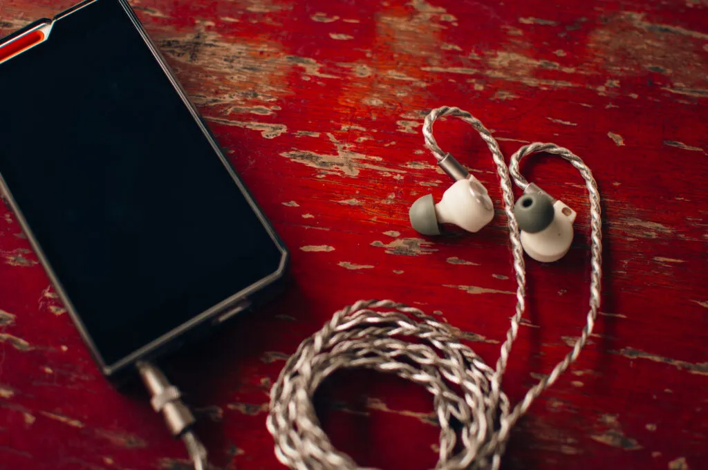 HiBy R4 Review – Cyberpunk Beats in Your Pocket HiBy R4 Review